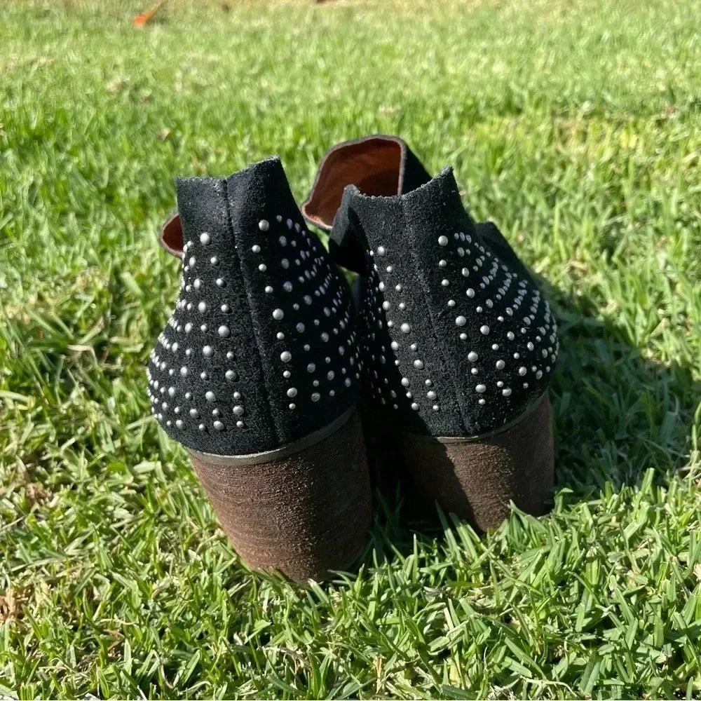 Naya Women’s Valerie Studded Suede Ankle
Booties Black / Silver Studs Size 7.5 - Picture 11 of 12